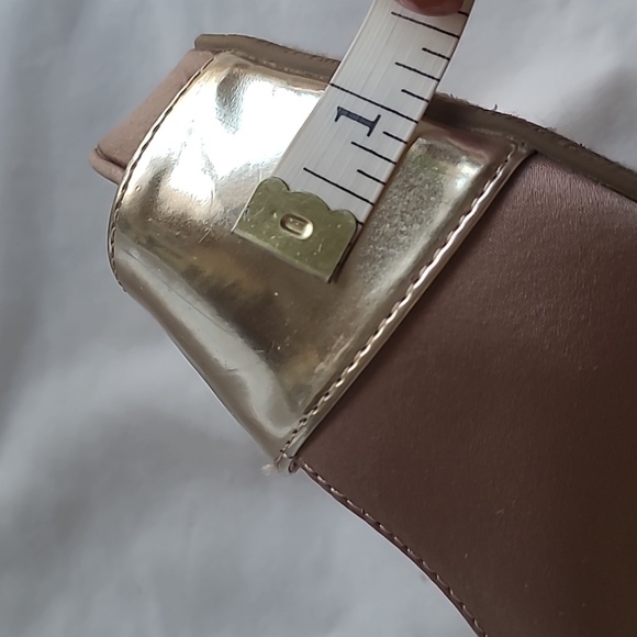 Size 9 beige and gold open toed high heels - Picture 4 of 8